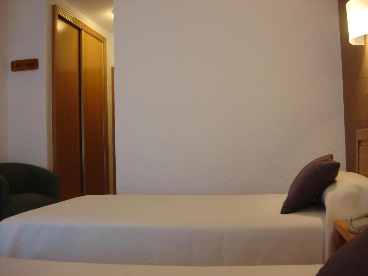 Hotel Caballo De Oro Бенидорм Номер фото